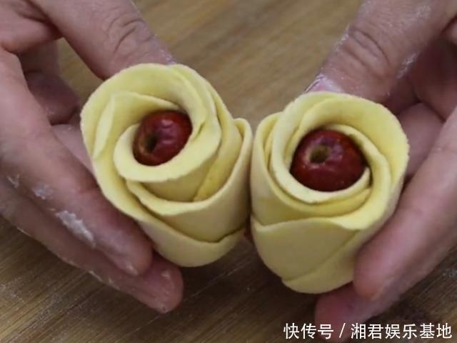 分钟|玉米面这样做好看又好吃,开水一烫,10分钟一锅,营养又解馋