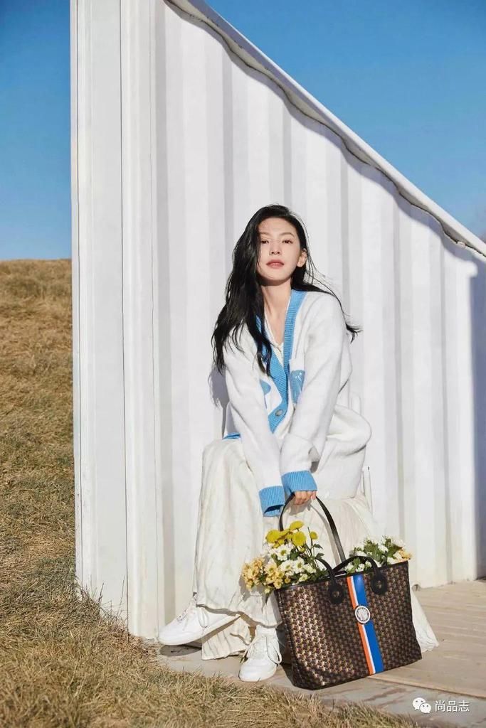 配色对了 毛衣才能穿得出彩