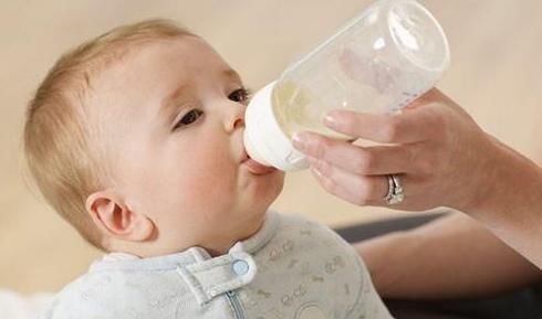 宝妈|“妈,娃睡了”,宝宝喝完母乳就睡,奶奶及时查看,救了孩子一命