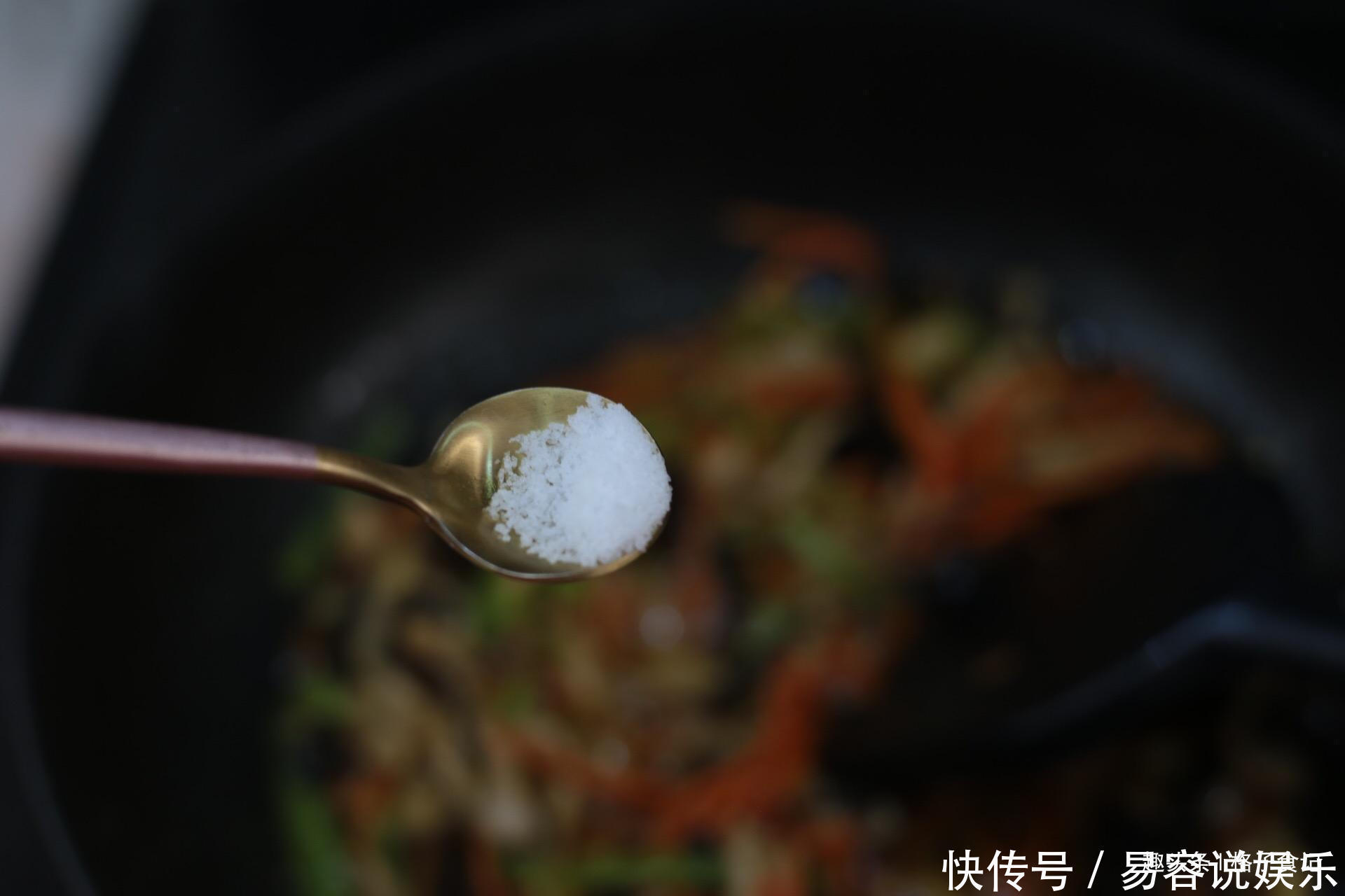 鱼香肉丝别总用猪肉,换成此肉,鲜嫩美味特下饭,米饭多吃2大碗