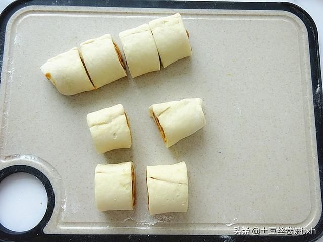 平底锅|烧饼这么做真省事，平底锅就完成，多加一样材料太香，冷热都好吃