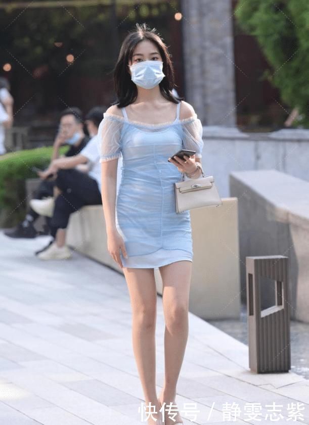 邻家妹妹穿“塑料袋”都好看，配上16cm高跟鞋，小脚丫更是重点