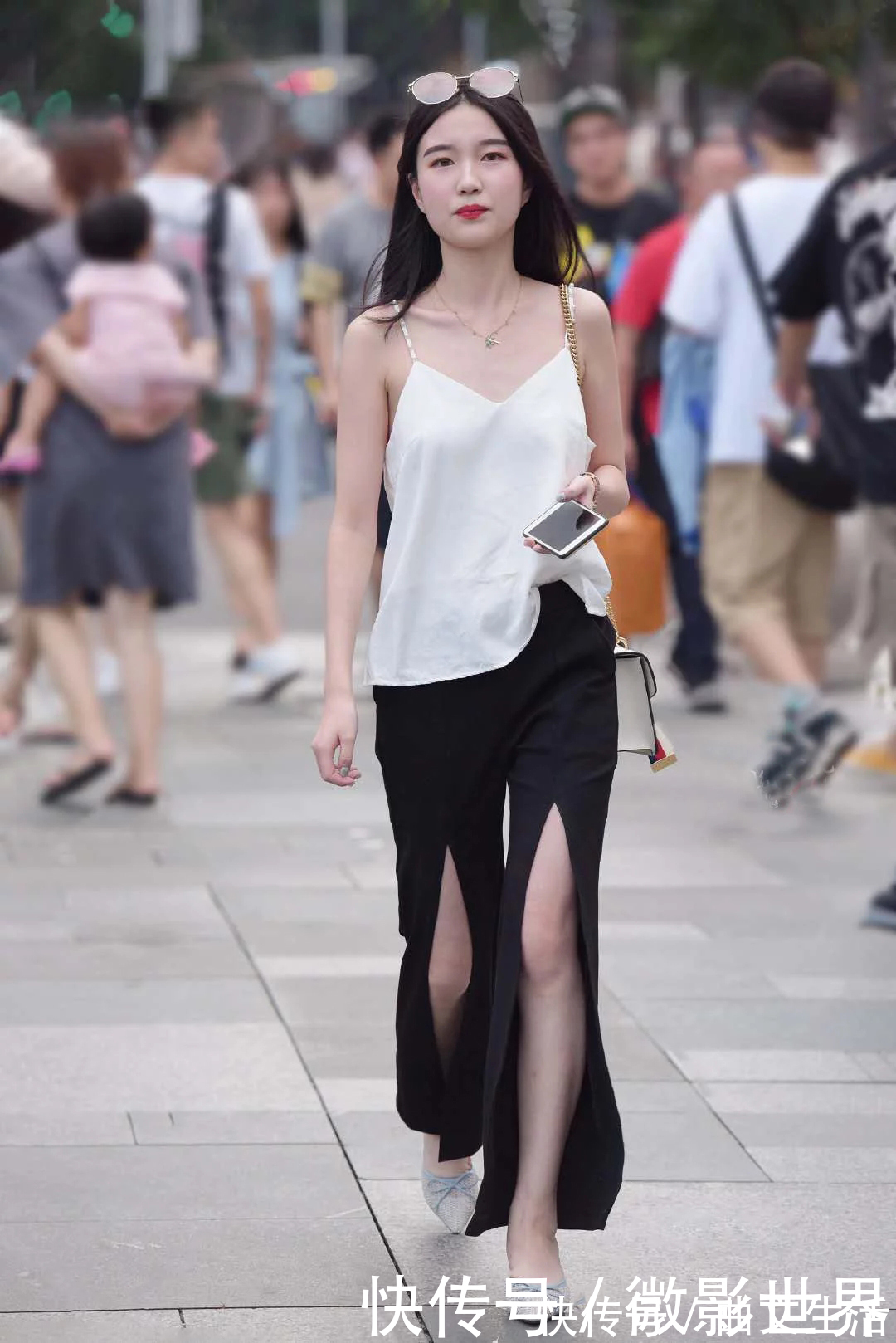 裤子|极具设计感的阔腿裤,满足了美女们对裤子出彩的要求