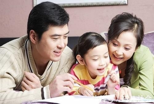 家长|家长再生气,也不能轻易触碰这两条“育儿底线”,孩子受害一生