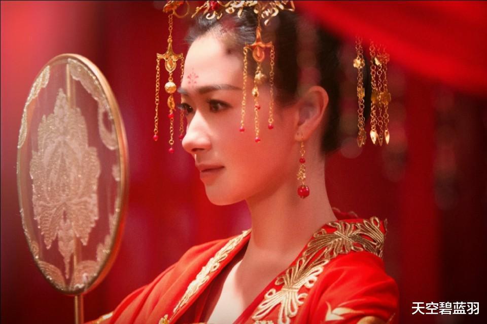 服饰@观汉服发展始终汉服热思潮兴起,实则体现了中国人的文化自信