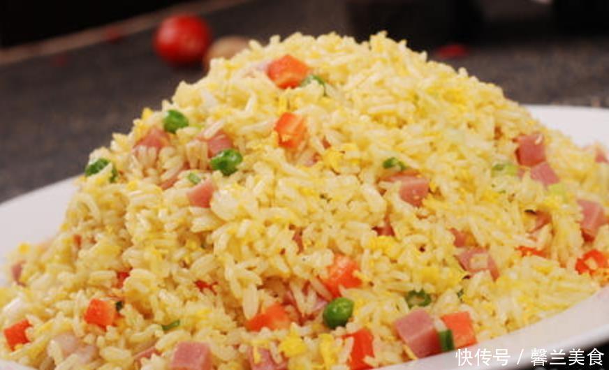 做蛋炒饭时,米饭下锅前先做这1步,保证米饭粒粒分明,不粘锅
