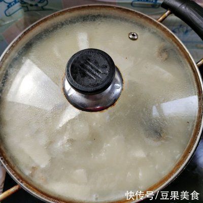 下饭神器腊鱼头豆腐汤，拌饭还能吃三碗