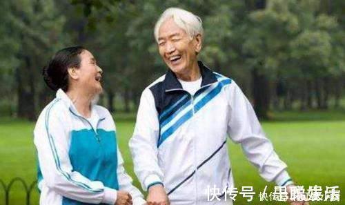 中老年|天热后,中老年人不管有钱没钱,选择这4种水果,营养健康身体好