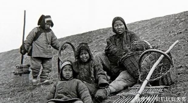 老照片|清末老照片,15岁的小妾,出阁的新娘,图七乡下的地主在放鞭炮