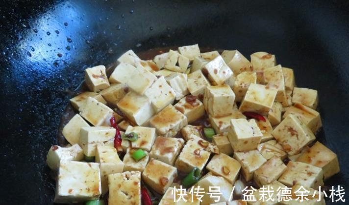 豆腐|豆腐这样做很下饭,从小吃到大,百吃不厌,用来拌饭汤汁都不剩!
