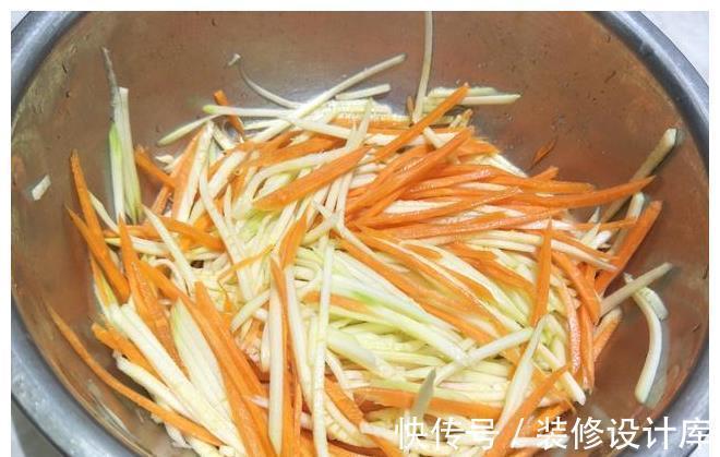 韭菜饺子|秋天做煎饺,韭菜靠边站,3菜混合调馅,又香又脆营养高