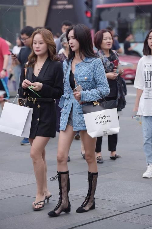 牛仔|独特设计，牛仔外套穿上很有气质，配黑色的靴子穿很帅气！