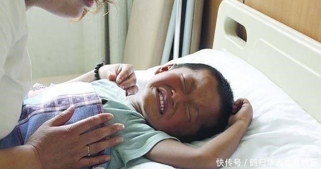 口臭|5种异常暗示娃或已积食,很多家长不知道!医生:难怪孩子长个慢