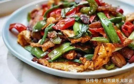 营养|青椒配鸡腿,鲜香美味营养好,荷包蛋炒蒜苗,焦香四溢超好吃