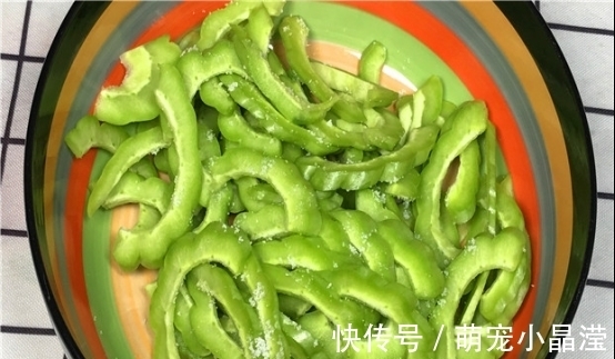 苦瓜的“苦源”在哪里?只要切掉这个部位,苦瓜好吃还不苦,厉害