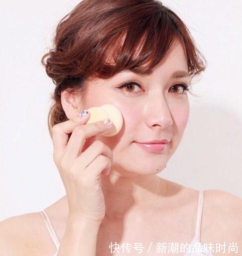 姐妹们 上“粉底”时注意3个细节,不仅妆效会自然,还能“持久”不暗沉!