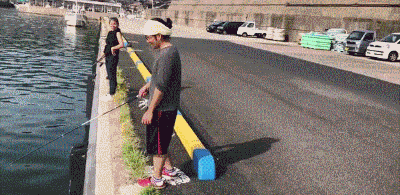 |搞笑GIF:连甩鱼竿都不会,我来教你!