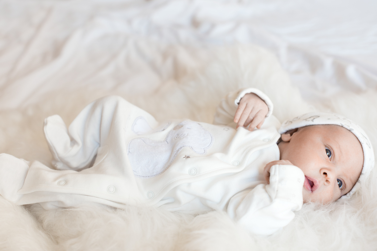 四肢|宝宝不会翻身怎么办?这4个方法帮你教宝宝翻身