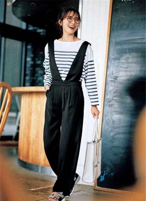 穿搭 卫衣牛仔裤都土掉渣了！流行这样穿，洋气显瘦又减龄