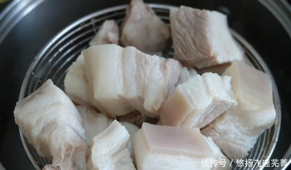 红烧肉正确做法，大厨把要点告诉大家，肥而不腻入口即化