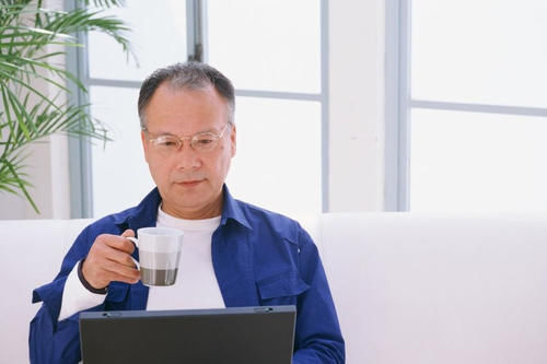 步速|50岁以上,每天坚持走这个步数就够了,同时需要注意这3点!