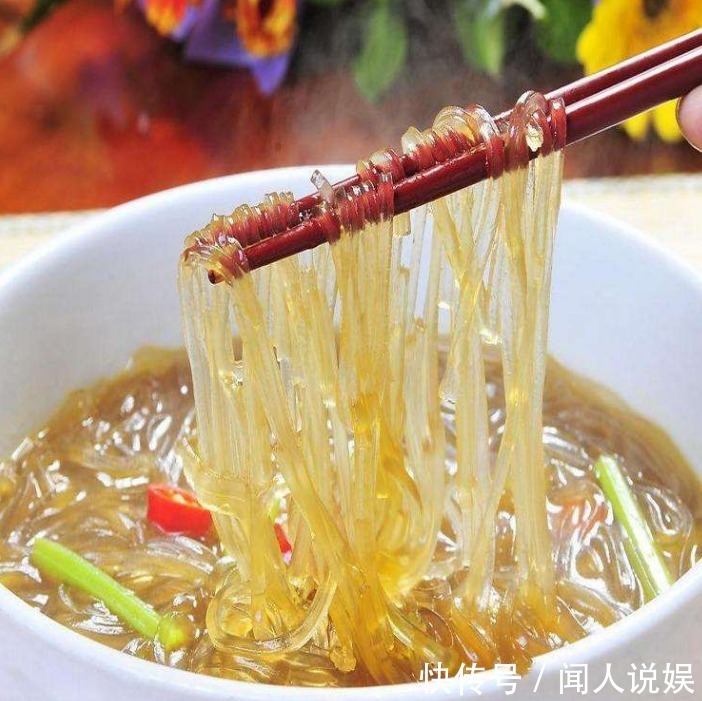 炒粉条,焯完水马上炒就错了!多做一步,粉条不粘不坨,爽滑分明