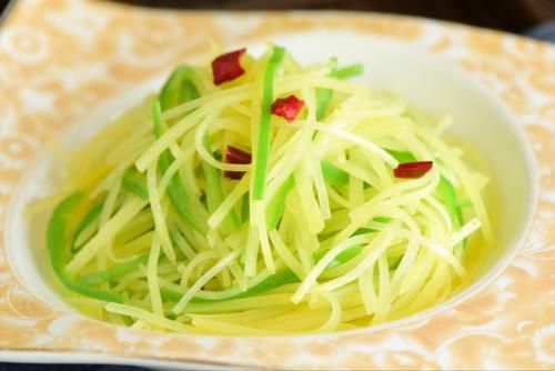 土豆丝|凉拌土豆丝，不要直接焯水，少了一步，难怪土豆丝不爽脆，不入味