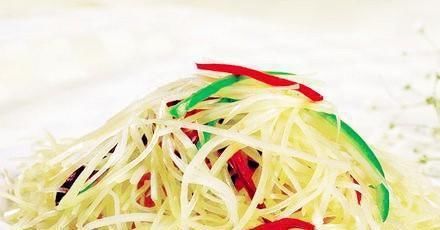 炒土豆丝|酸辣土豆丝，是先放盐还是先放醋？大厨：顺序搞错了，口感大不同