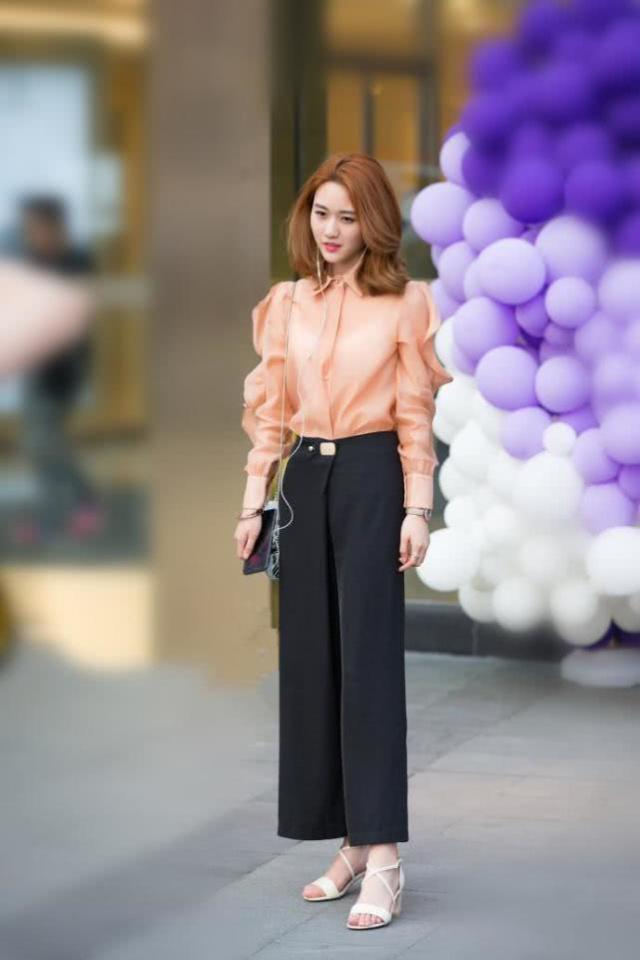 衬衫搭配 小美女衬衫搭配时装裤,看起来很有名媛的气息,干净又落落大方