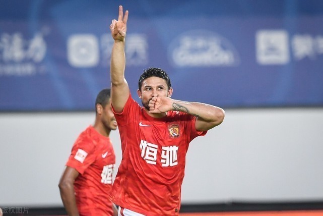 上港|帽子戲法，紀錄加4，11球高居射手榜首，這樣的艾克森不被上港待見