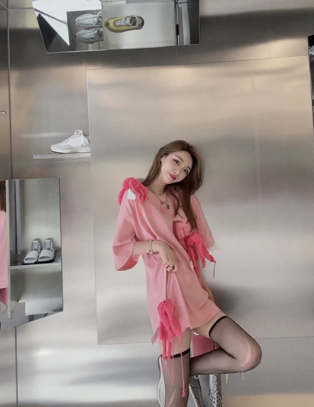 T恤 爱买衣服的小姐姐, 一件宽松超长T恤, 潮爆了