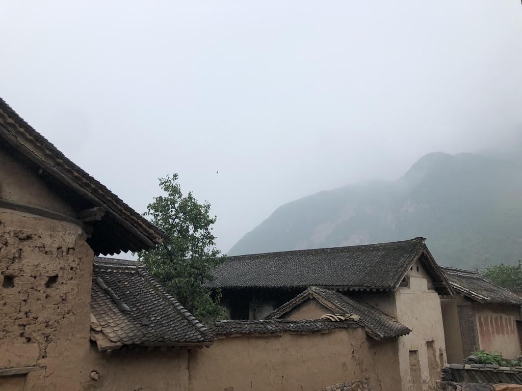 俗话说:“东高不算高,西高累断腰”,为何“西高”会累断腰?