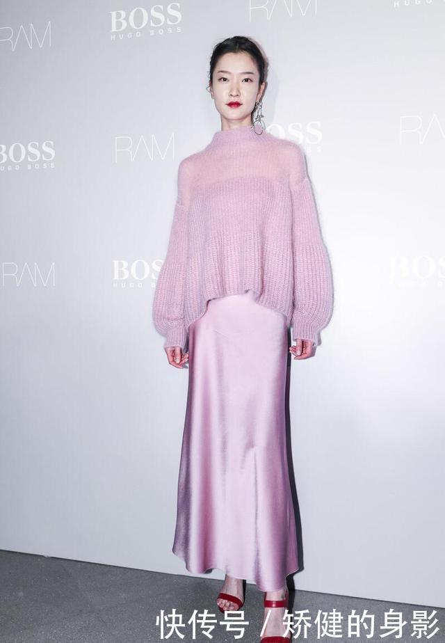 是时候穿针织衫了！这几款照着穿巨好看，百搭时尚不挑人