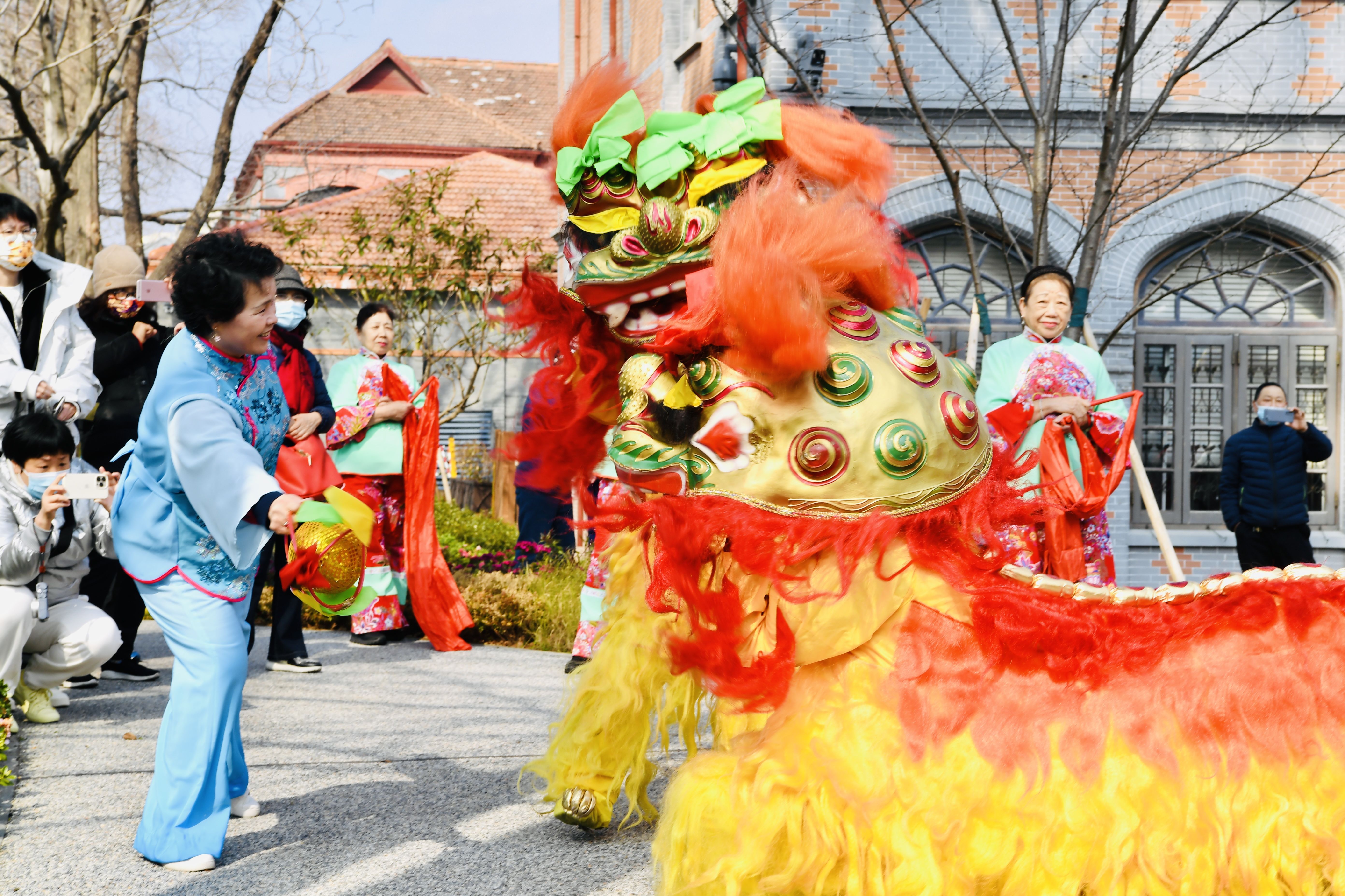 民俗|大年初五，苏州河华政步道上演非遗民俗快闪，邀你“乐嗨过大年”