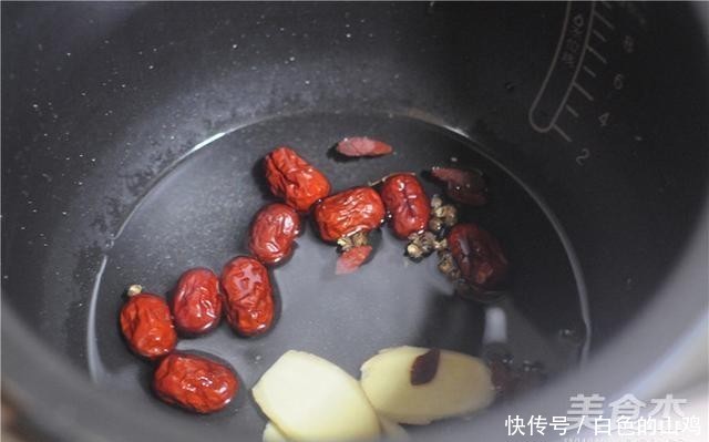 补气血|红枣与此物一起煮，补气血养容颜，皱纹消失，头发慢慢变乌黑亮丽