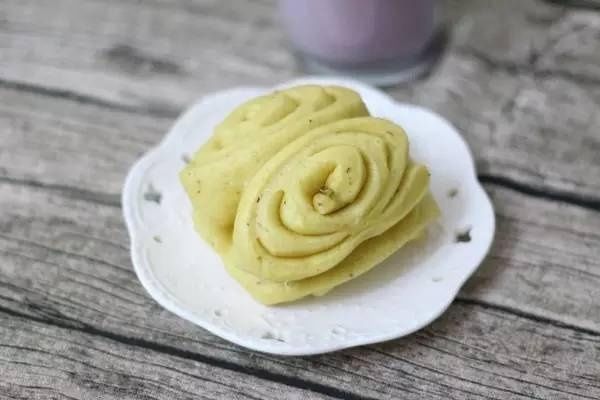 制作松软可口的花卷，掌握小窍门，其实很简单！！