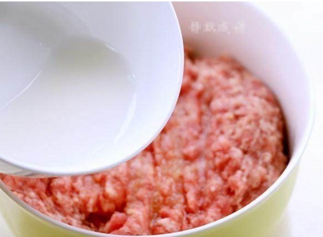 肉馅儿|肉丸汤里面加了它,简直就是绝配!好吃到停不下来!不信您试试看