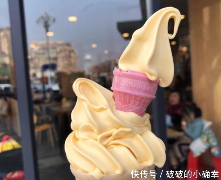 冰淇淋|零食开始出现缩小版,这款麦当劳冰淇淋,只有手指大小