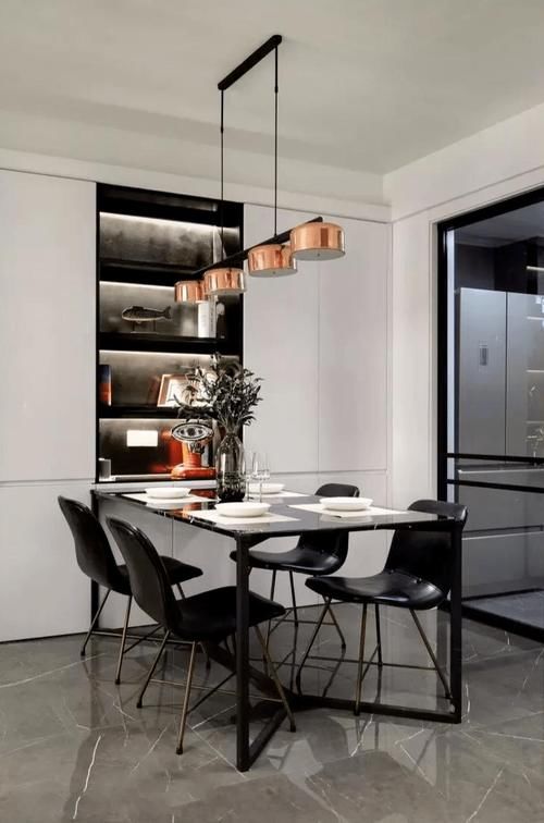 餐厅桌子选方的好，还是圆的好？