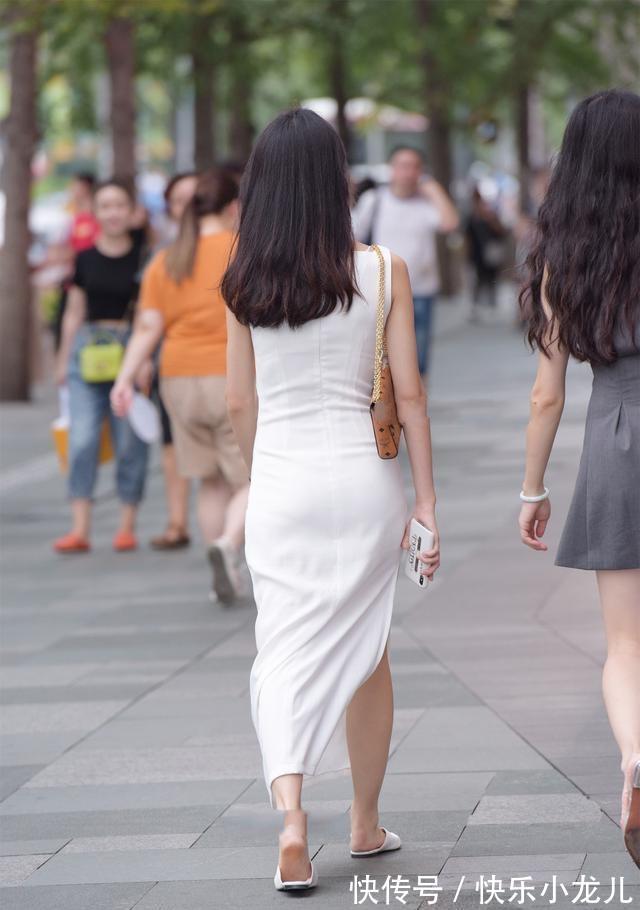 工装风 贴身提臀的连衣裙，擅长打造优雅靓丽风，简约休闲