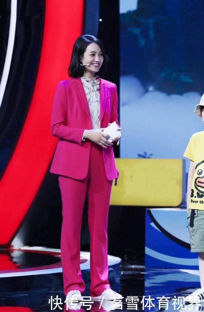 女人到中年头发别剪太短,这4款短发刚刚好,时髦又减龄