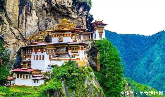 不丹历史,使用中国龙旗为国旗,为何过着与