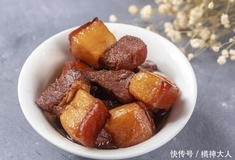 30年饭店大厨做红烧肉,2种调料不能放,不然一锅香肉都毁了