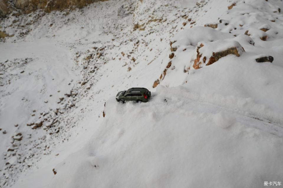 【潮玩车模】单人单车穿越冰雪，勇气可嘉