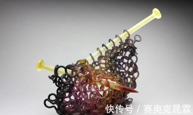 色彩#她是用玻璃雕塑“织毛衣”的第一人,这质感极其逼真!手太牛逼了