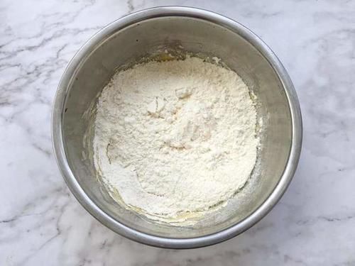 香甜酥脆的红豆沙小酥饼,口感香甜掉渣,孩子一口气可以吃3个