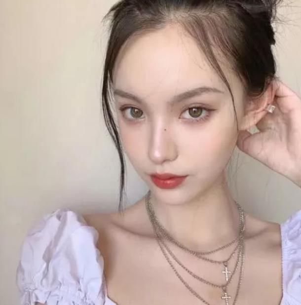 中分|小仙女“发际线”上移,多因偏爱这“3发型”,难怪异性缘为0