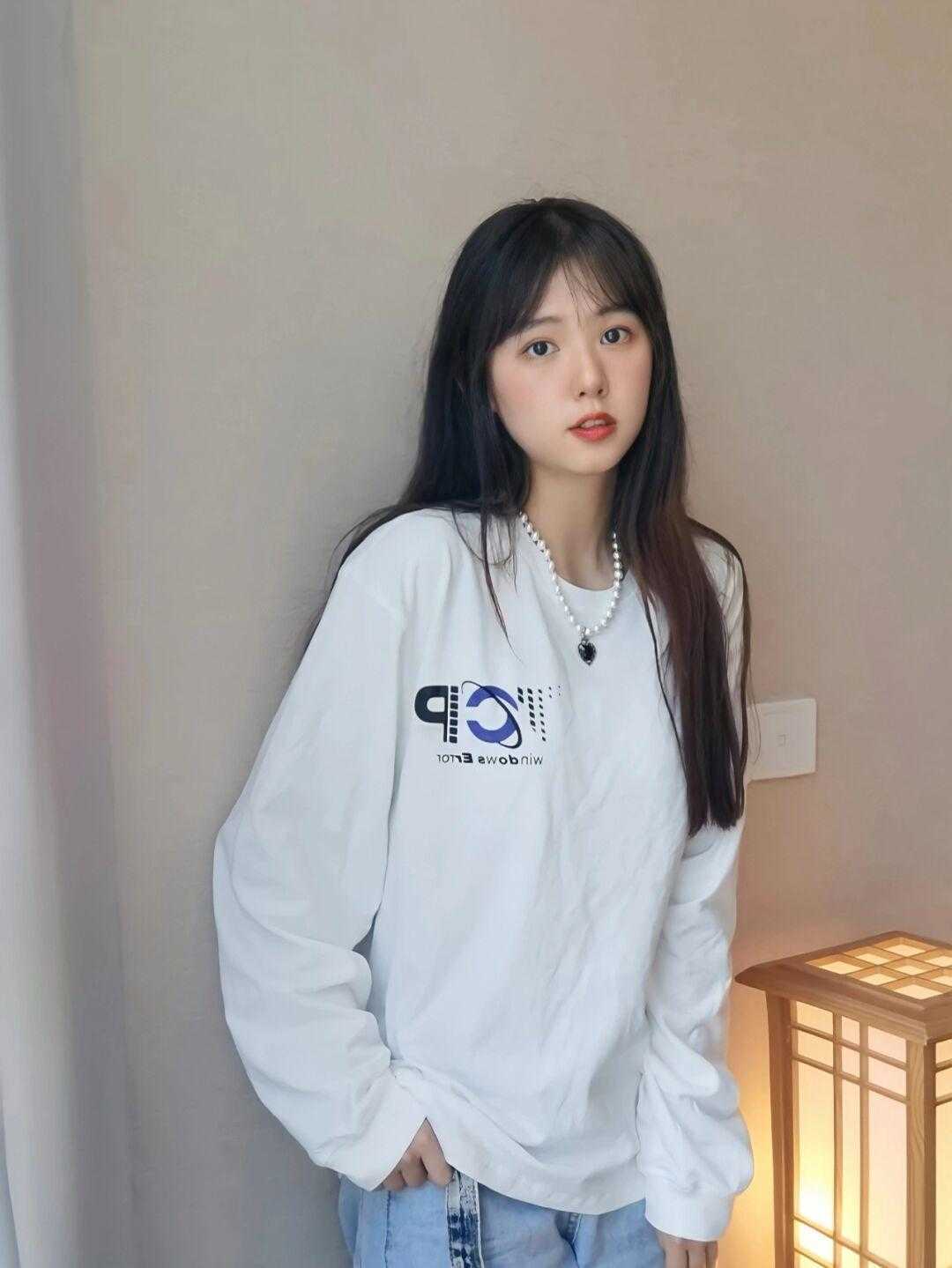 搭配|简约温柔的秋季穿搭,粉紫色针织衫配半身裙优雅大方,高级精致