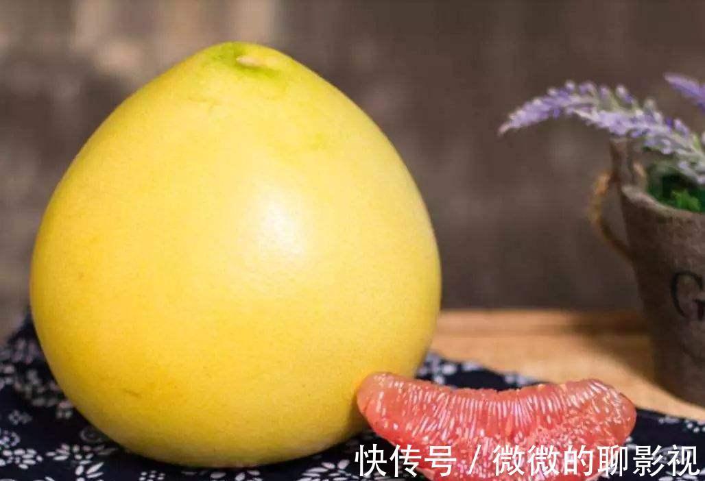 柚子皮，很多人当垃圾扔了，做成零食，家人抢着吃，还润喉止咳