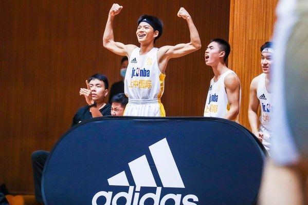 校园篮球|阿迪达斯联手Jr. NBA助力新一代篮球青少年圆梦